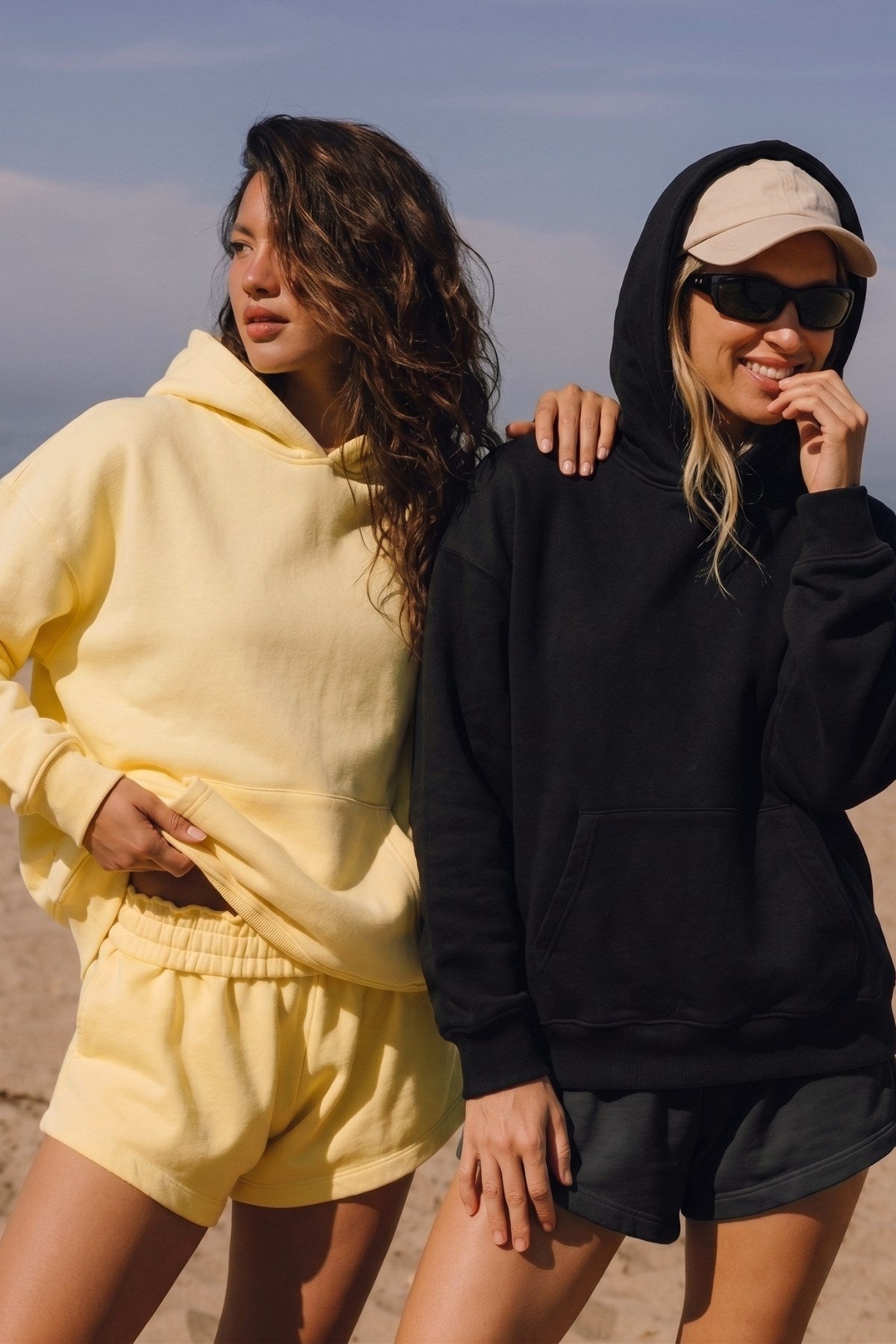 Unisex 2’li Oversize Basic Hoodie Siyah & Sarı – Kapüşonlu, Cepli, 3 İplik Şardonlu Polar