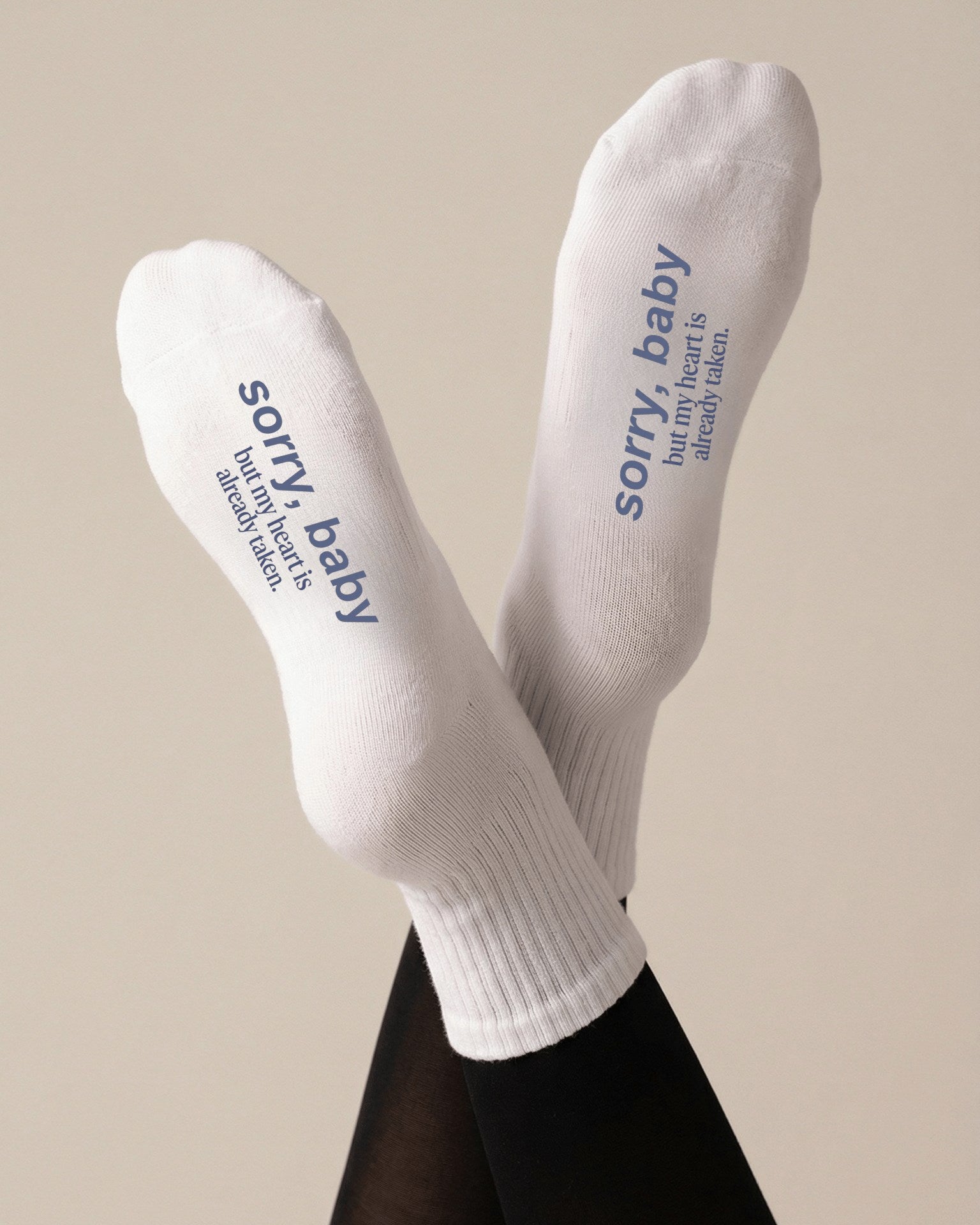 Unisex Beyaz Uzun Çorap Quiet Club - Nefes Alan Pamuklu-Koku Oluşumunu Azaltmaya Yardımcı 4’lü Paket