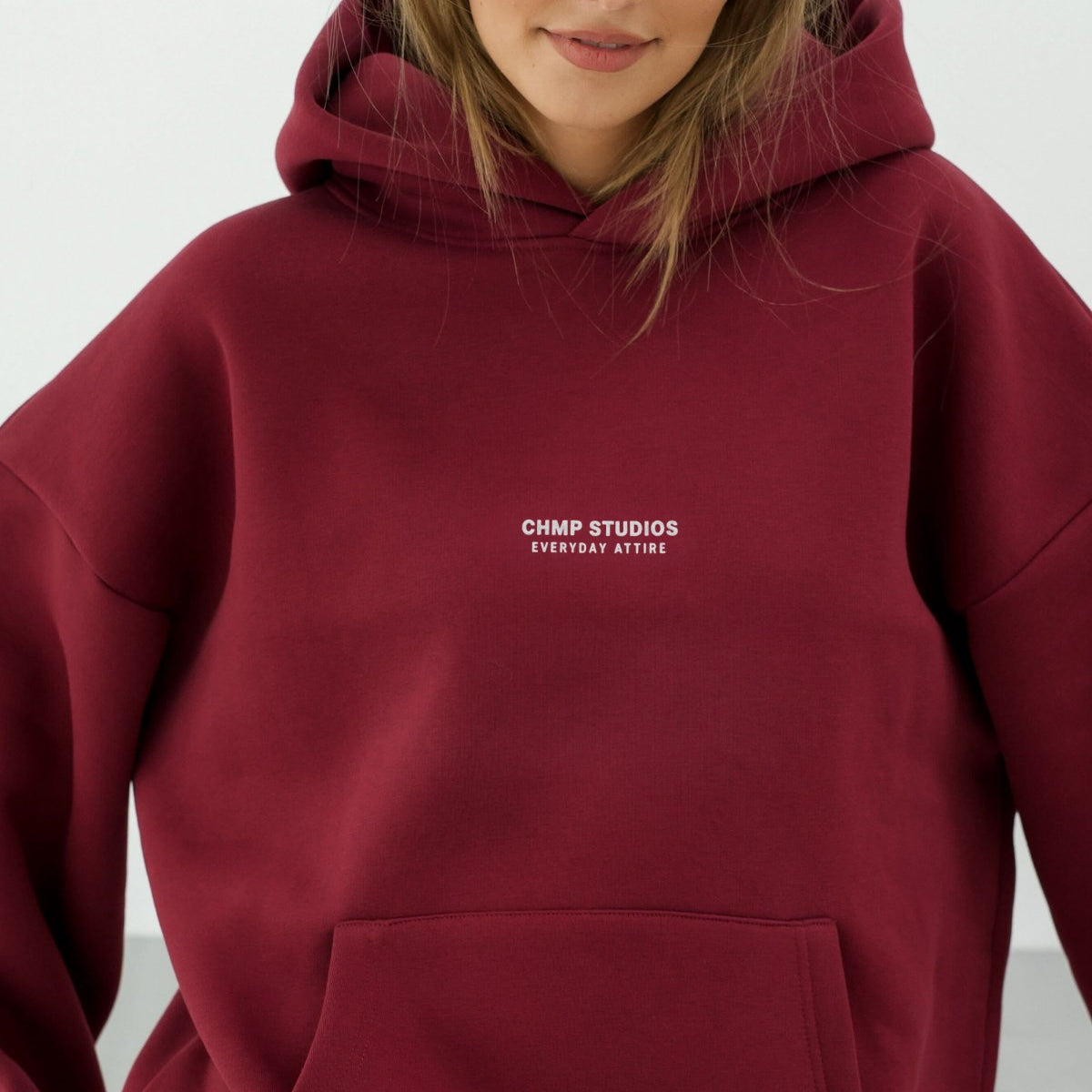 Kadın Oversize Sweatshirt Hoodie CHMP Yazlı Baskılı Bordo – Kapüşonlu, 3 İplik Polar, Kanguru Cepli