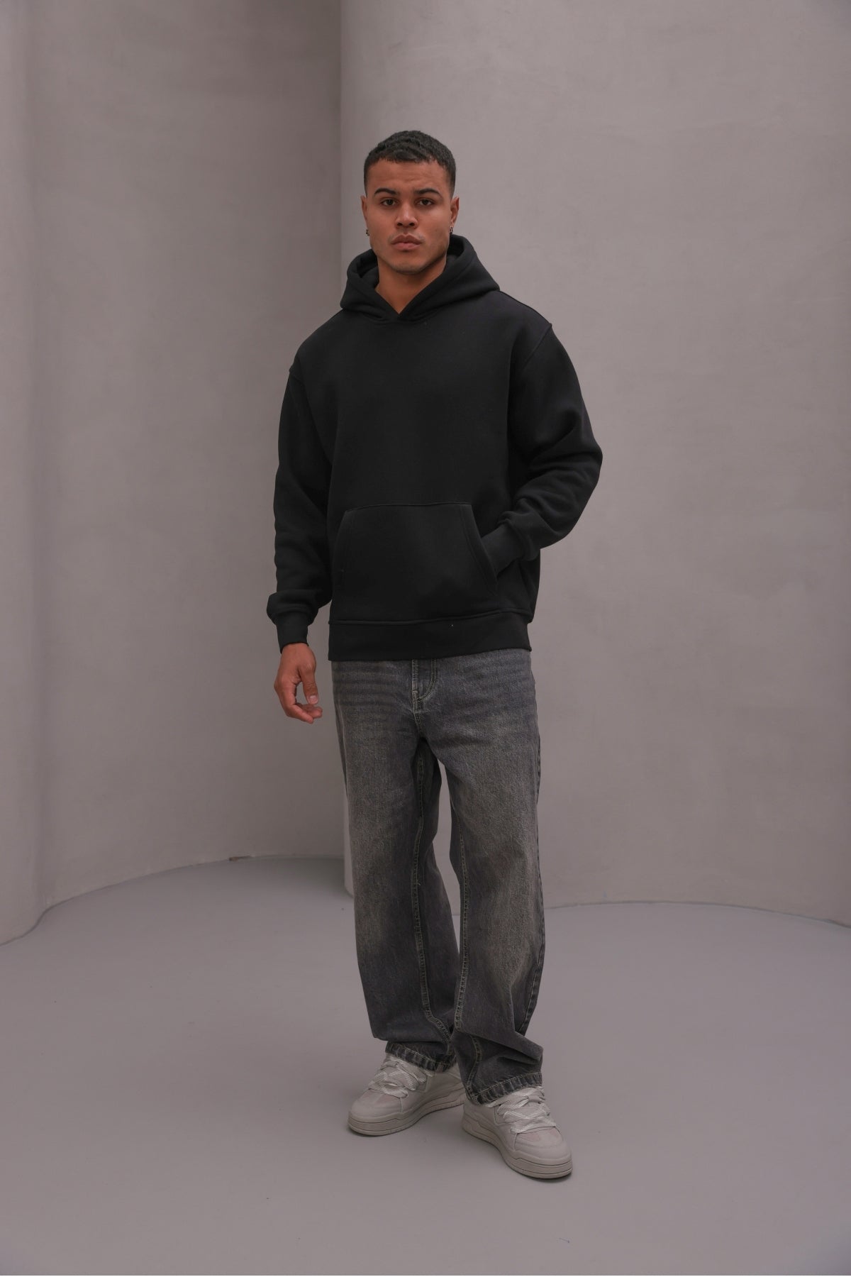 Erkek Oversize Sweatshirt Hoodie Basic Siyah – Kapüşonlu, 3 İplik Polar, Kanguru Cepli