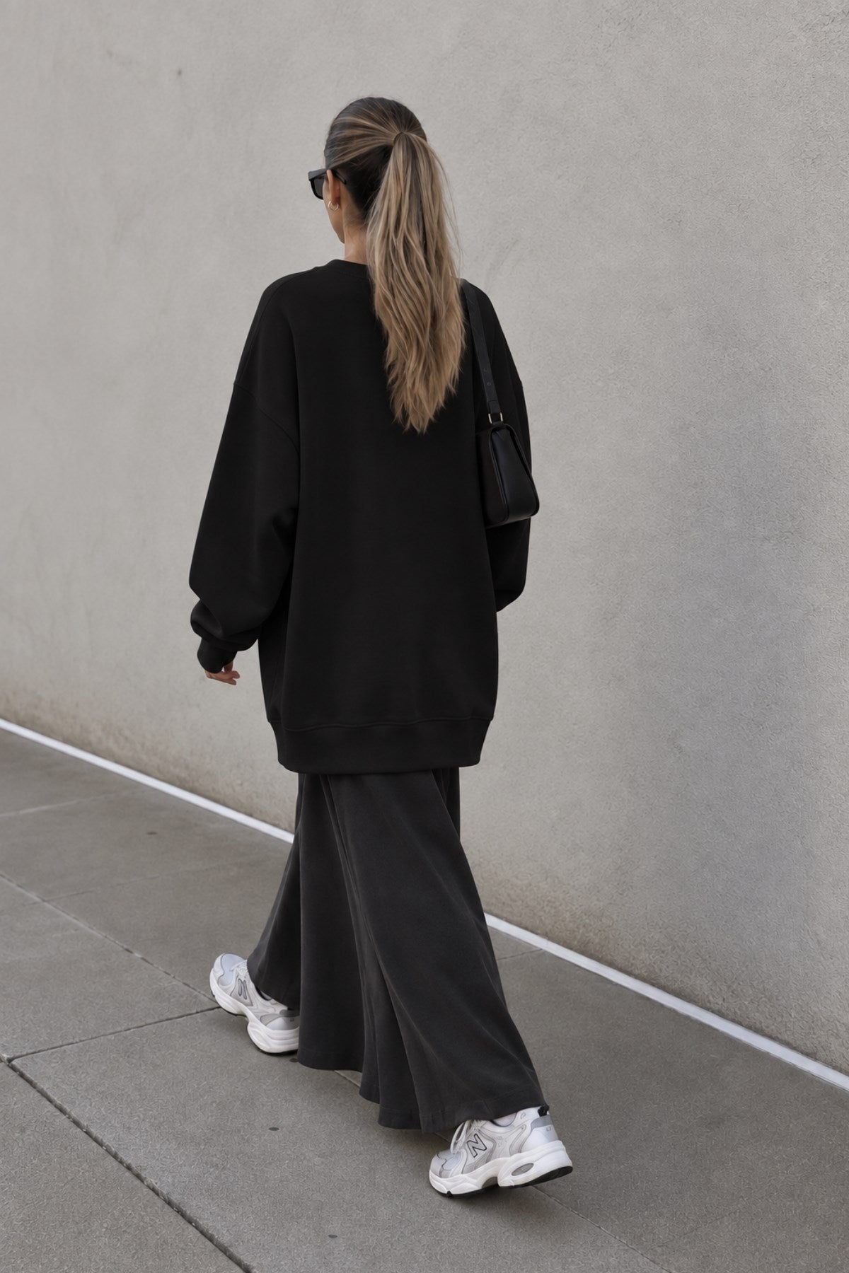 Kadın Oversize Sweatshirt Elbise More Love Baskılı Siyah – Bisiklet Yaka, 3 İplik Şardonlu Polar
