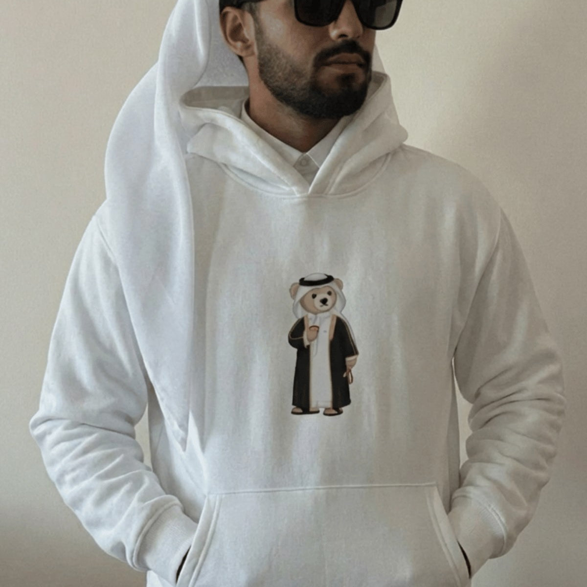 Erkek Oversize Sweatshirt Hoodie Qatari Bear Black Beyaz – Kapüşonlu, 3 İplik Polar, Kanguru Cepli
