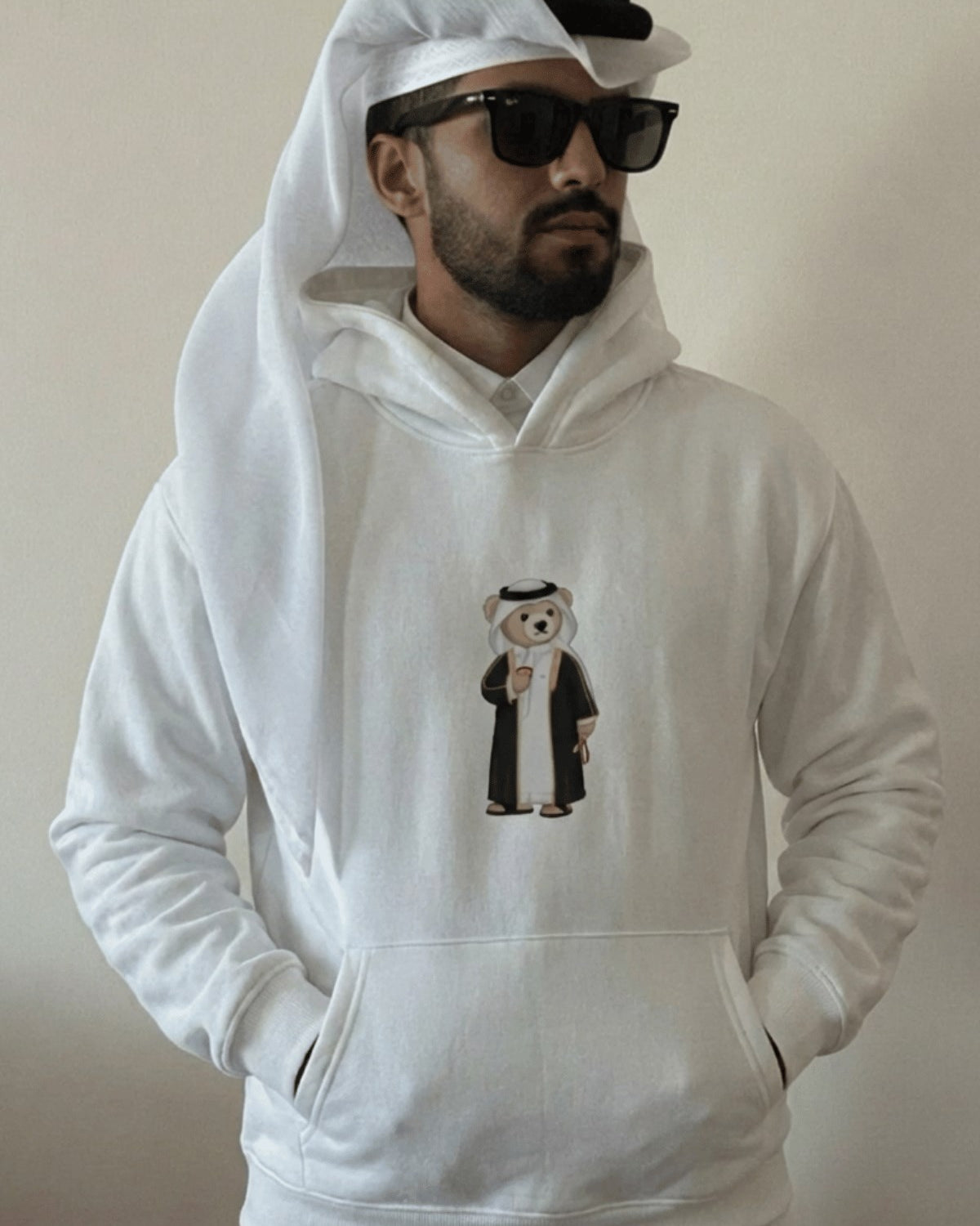 Erkek Oversize Sweatshirt Hoodie Qatari Bear Black Beyaz – Kapüşonlu, 3 İplik Polar, Kanguru Cepli