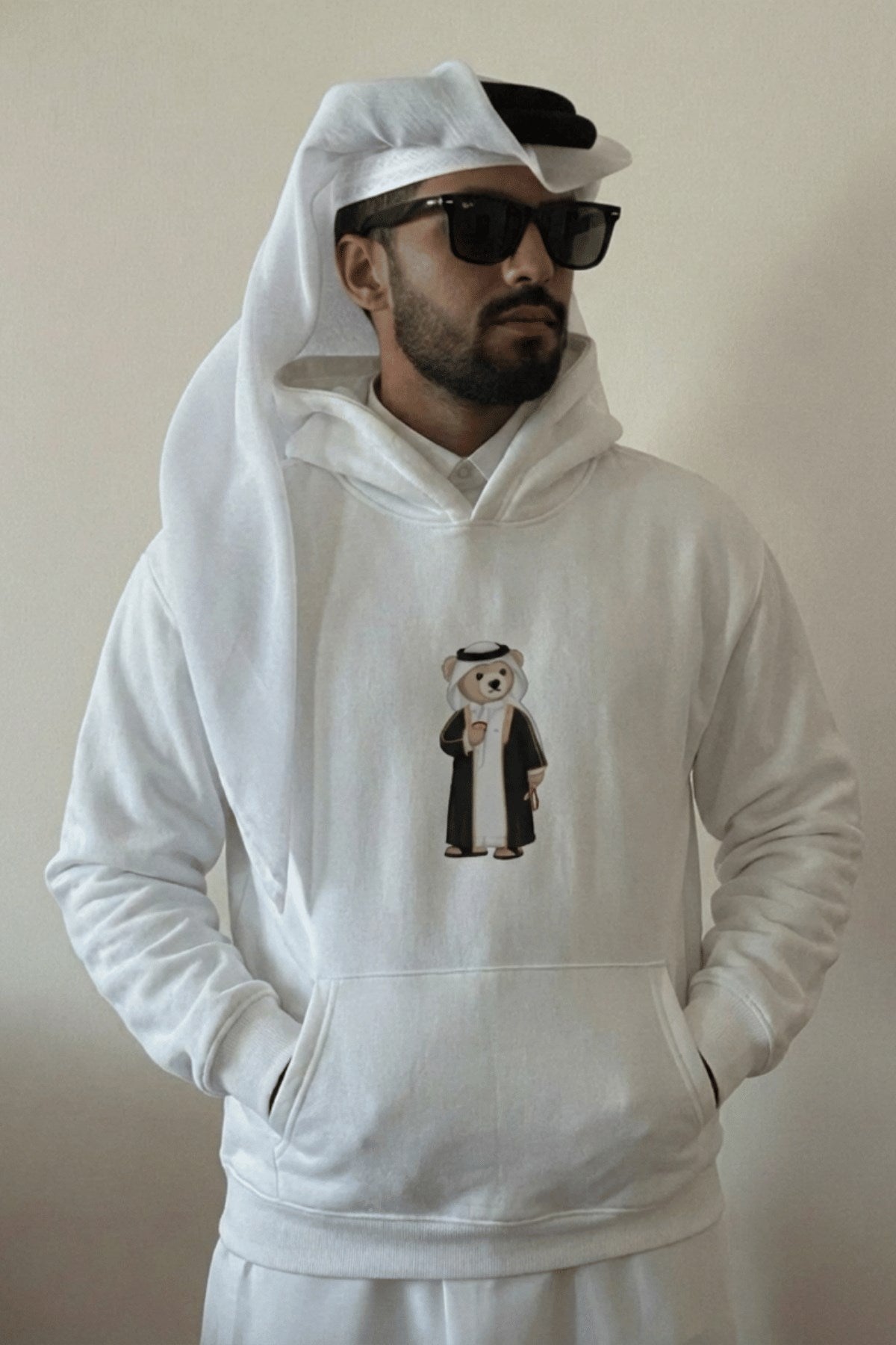 Erkek Oversize Sweatshirt Hoodie Qatari Bear Black Beyaz – Kapüşonlu, 3 İplik Polar, Kanguru Cepli