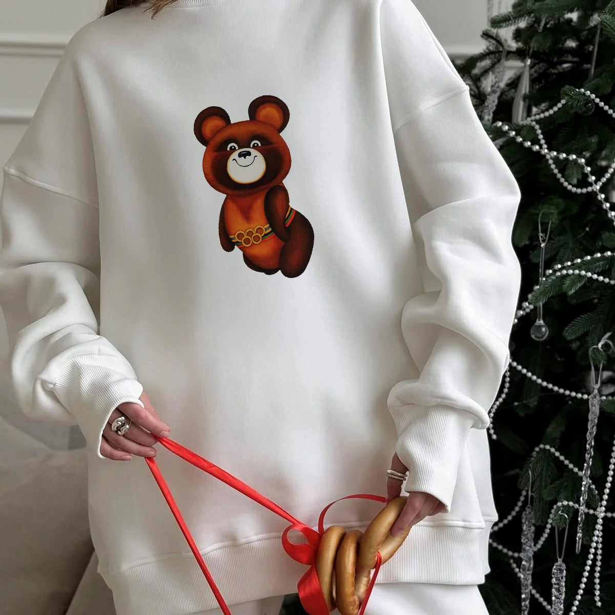 Kadın Oversize Sweatshirt Elbise Misha Mood Baskılı Beyaz – Bisiklet Yaka, 3 İplik Şardonlu Polar