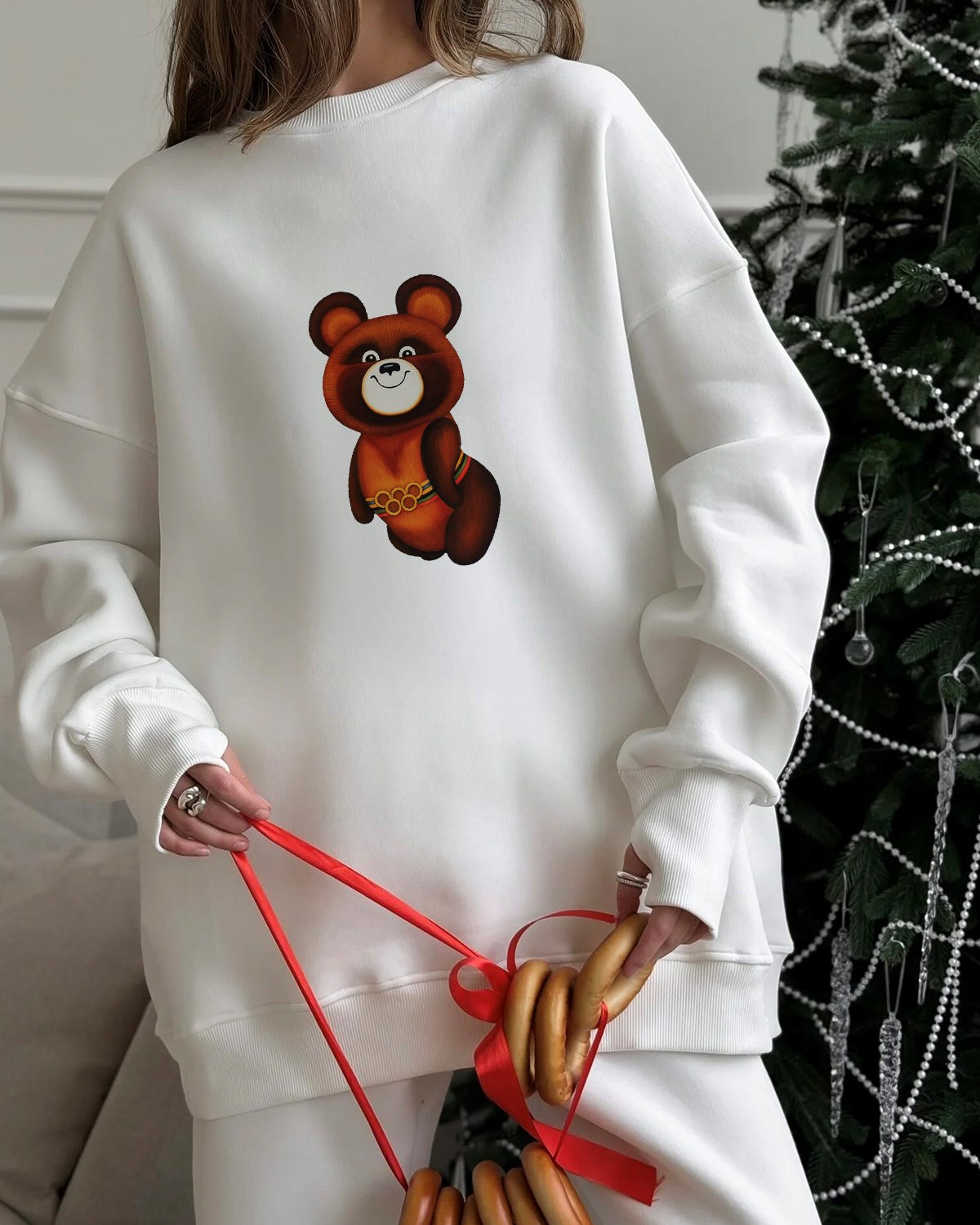 Kadın Oversize Sweatshirt Elbise Misha Mood Baskılı Beyaz – Bisiklet Yaka, 3 İplik Şardonlu Polar
