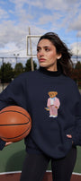Kadın Oversize Sweatshirt Pink Suit Bear 3D Baskılı Lacivert – Bisiklet Yaka, 3 İplik Şardonlu Polar