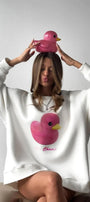 Kadın Beyaz Bisiklet Yaka Sweatshirt – Pembe Ördek Baskılı 3 İplik Şardonlu Oversize