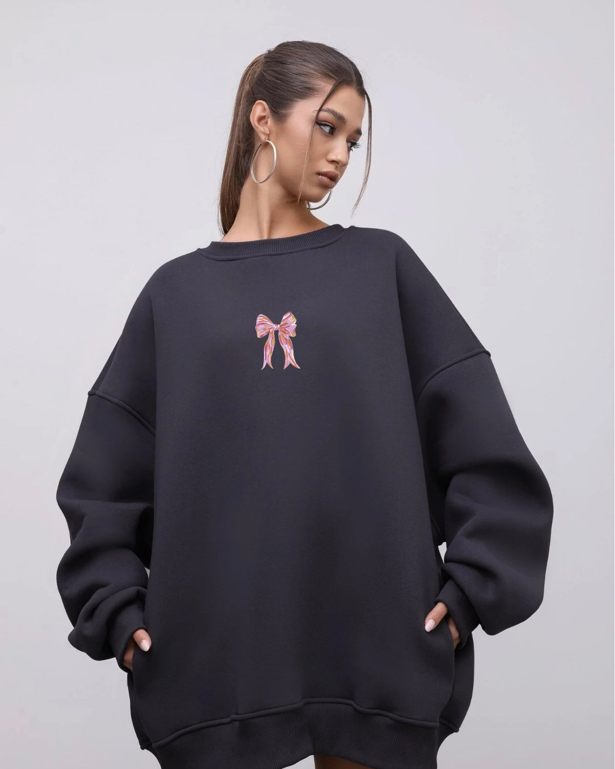 Kadın Oversize Sweat Elbise Pembe Kurdele Baskılı Füme – Bisiklet Yaka, 3 İplik Şardonlu Polar