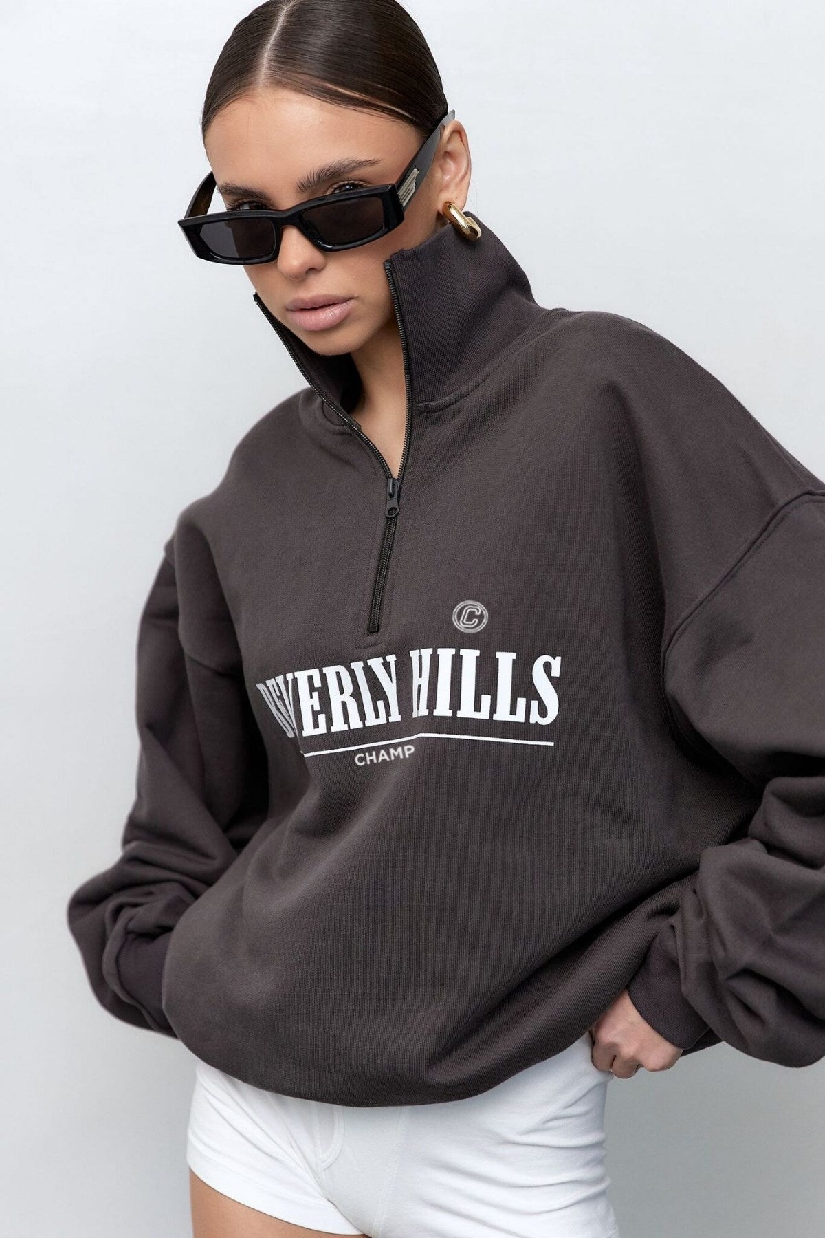 Kadın Füme Beverly Hills CHAMP Baskılı Fermuarlı Yarım Balıkçı Yaka Oversize Sweatshirt – Spor ve Günlük Şık Üst