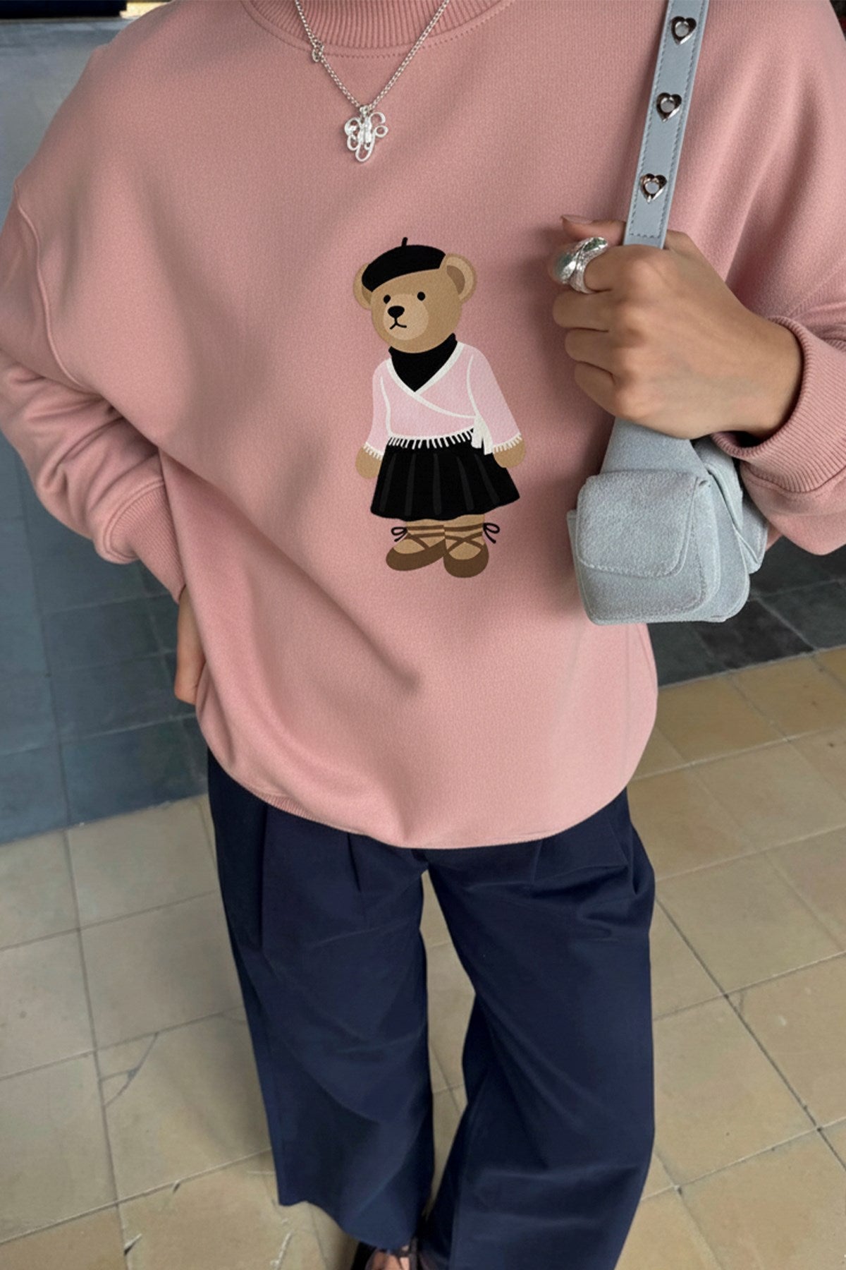 Kadın Oversize Sweatshirt Ballerina Bear Baskılı Pembe – Bisiklet Yaka, 3 İplik Şardonlu Polar