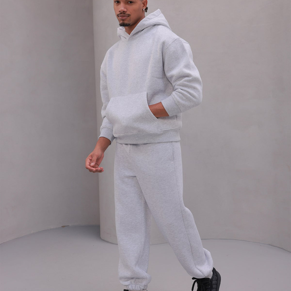  Erkek Oversize Eşofman Takımı Gri – Basic, 3 İplik Şardonlu Polar; Kapüşonlu Üst, Lastikli Alt