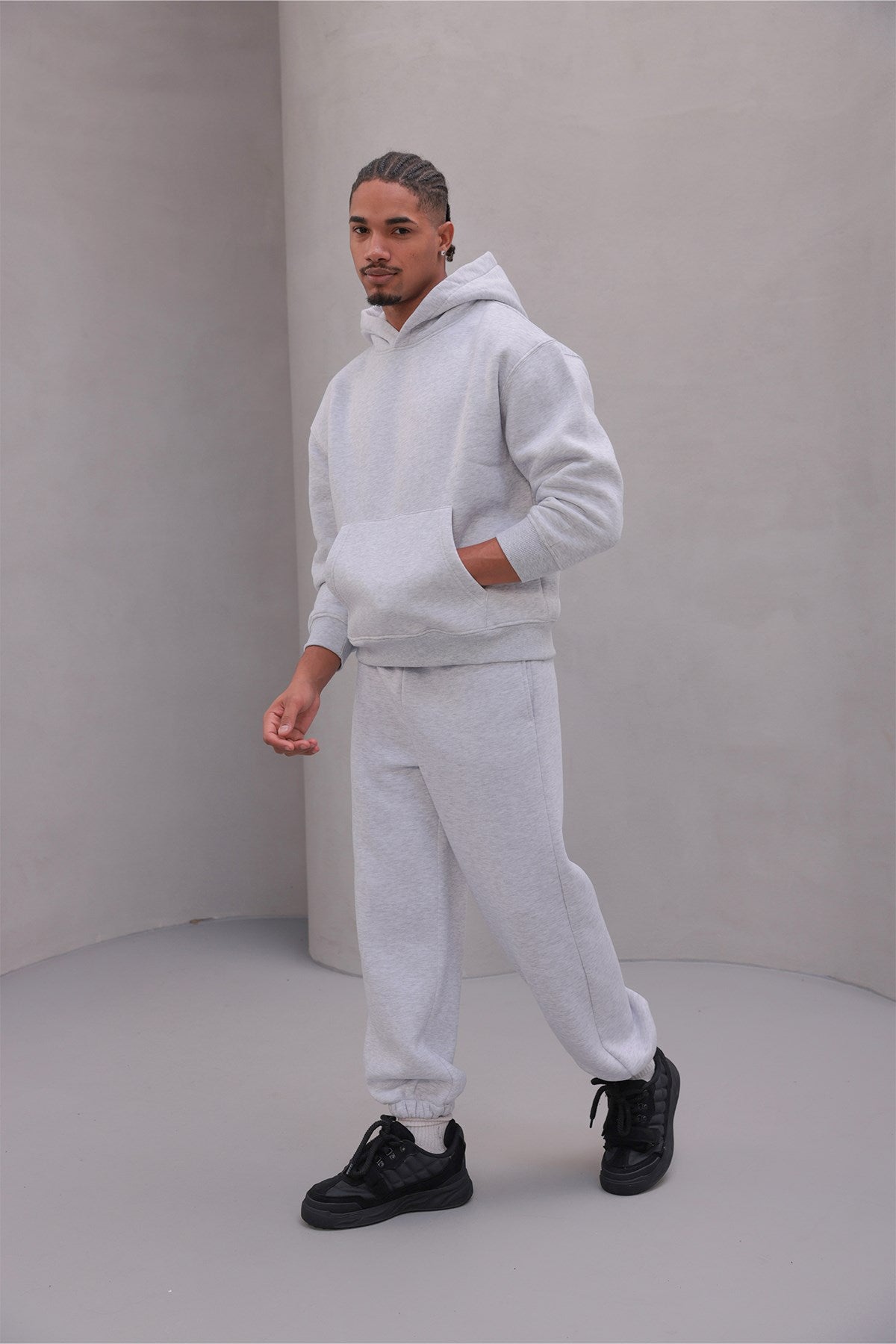  Erkek Oversize Eşofman Takımı Gri – Basic, 3 İplik Şardonlu Polar; Kapüşonlu Üst, Lastikli Alt