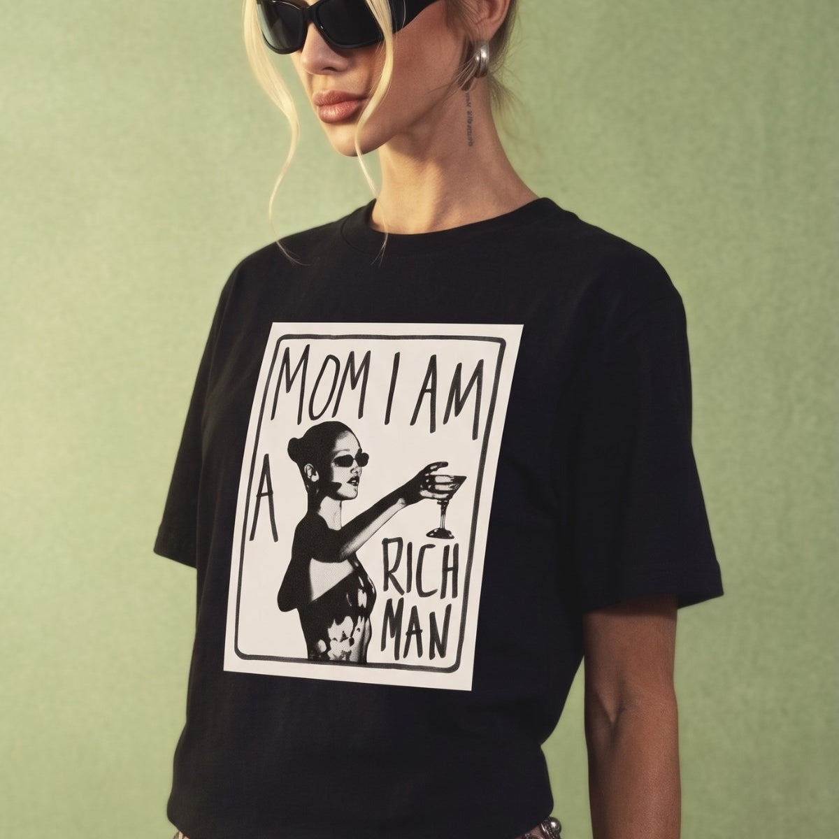 Kadın Oversize Tişört Mom I Am A Rich Man Baskılı Siyah – Bisiklet Yaka, Rahat Kalıp, %100 Pamuk