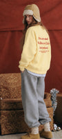 Kadın Oversize Sweatshirt Wellness Baskılı Sarı – Bisiklet Yaka, 3 İplik Şardonlu Polar, Düşük Omuz