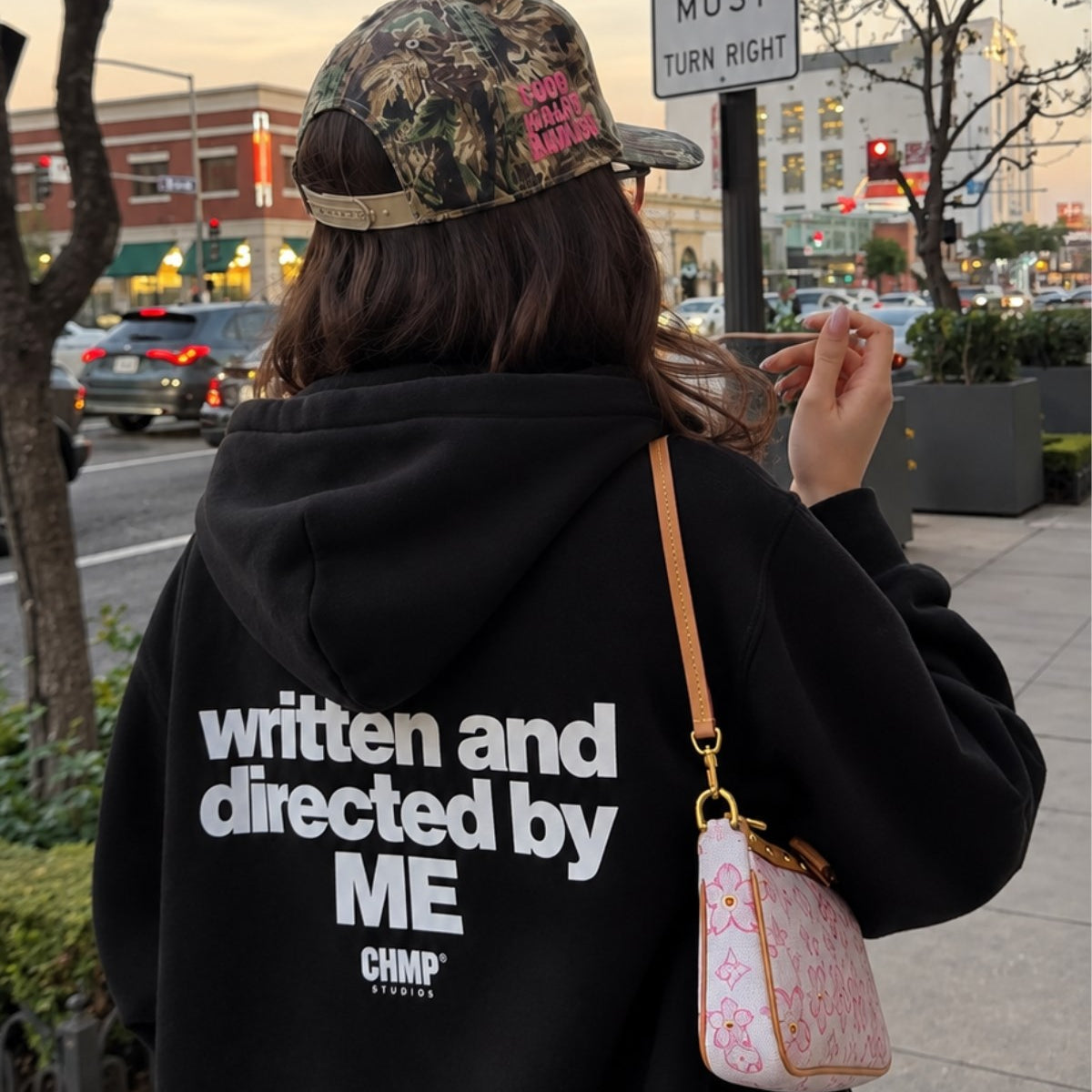 Kadın Oversize Hoodie Written & Directed Baskılı Siyah – Kapüşonlu, Sırt Baskılı, 3 İplik