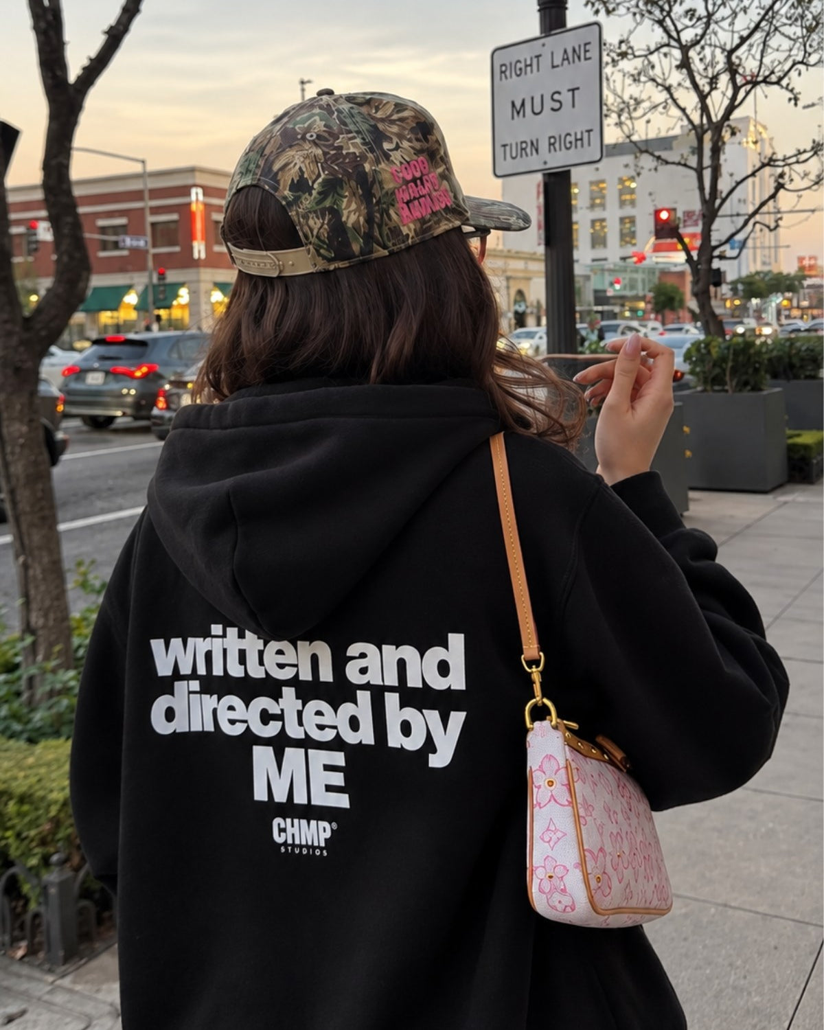 Kadın Oversize Hoodie Written & Directed Baskılı Siyah – Kapüşonlu, Sırt Baskılı, 3 İplik