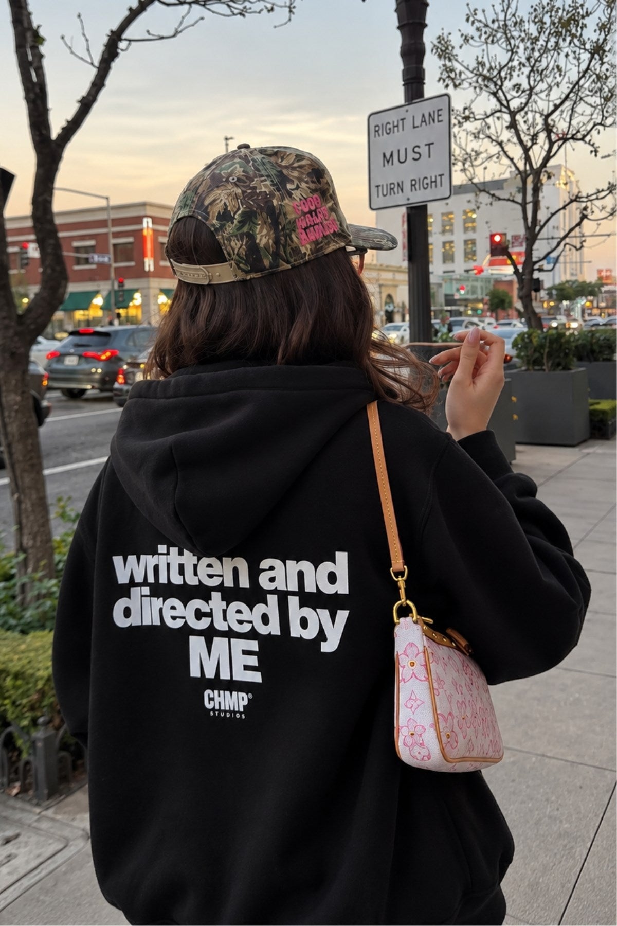 Kadın Oversize Hoodie Written & Directed Baskılı Siyah – Kapüşonlu, Sırt Baskılı, 3 İplik