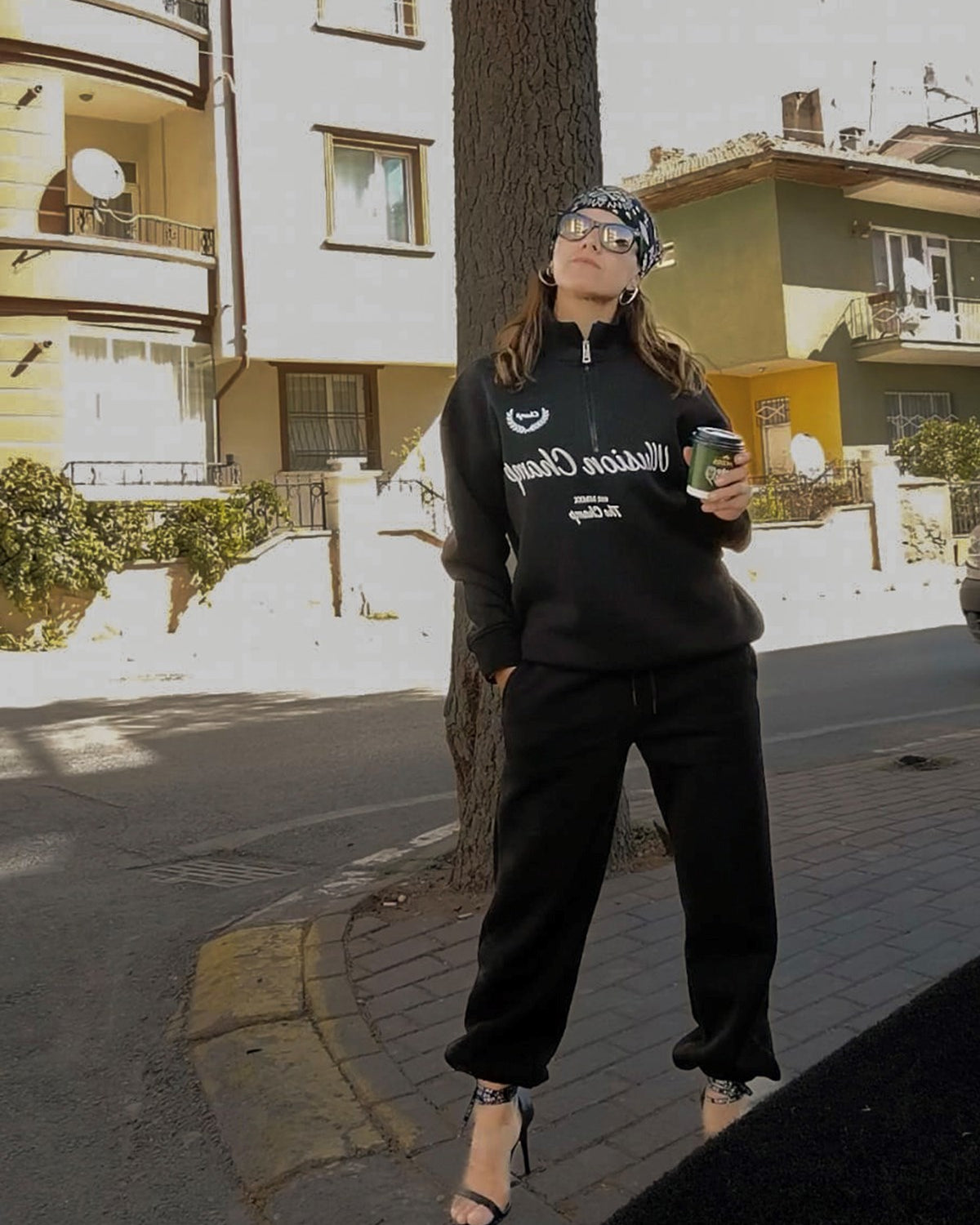 Unisex Oversize Ullusion Champ Baskılı Eşofman Takımı Siyah – Lastikli Bel ve Paça, Yarım Fermuar