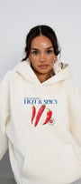 Kadın Oversize Sweatshirt Hoodie Hot & Spicy Baskılı Beyaz – Kapüşonlu, 3 İplik Şardonlu Polar