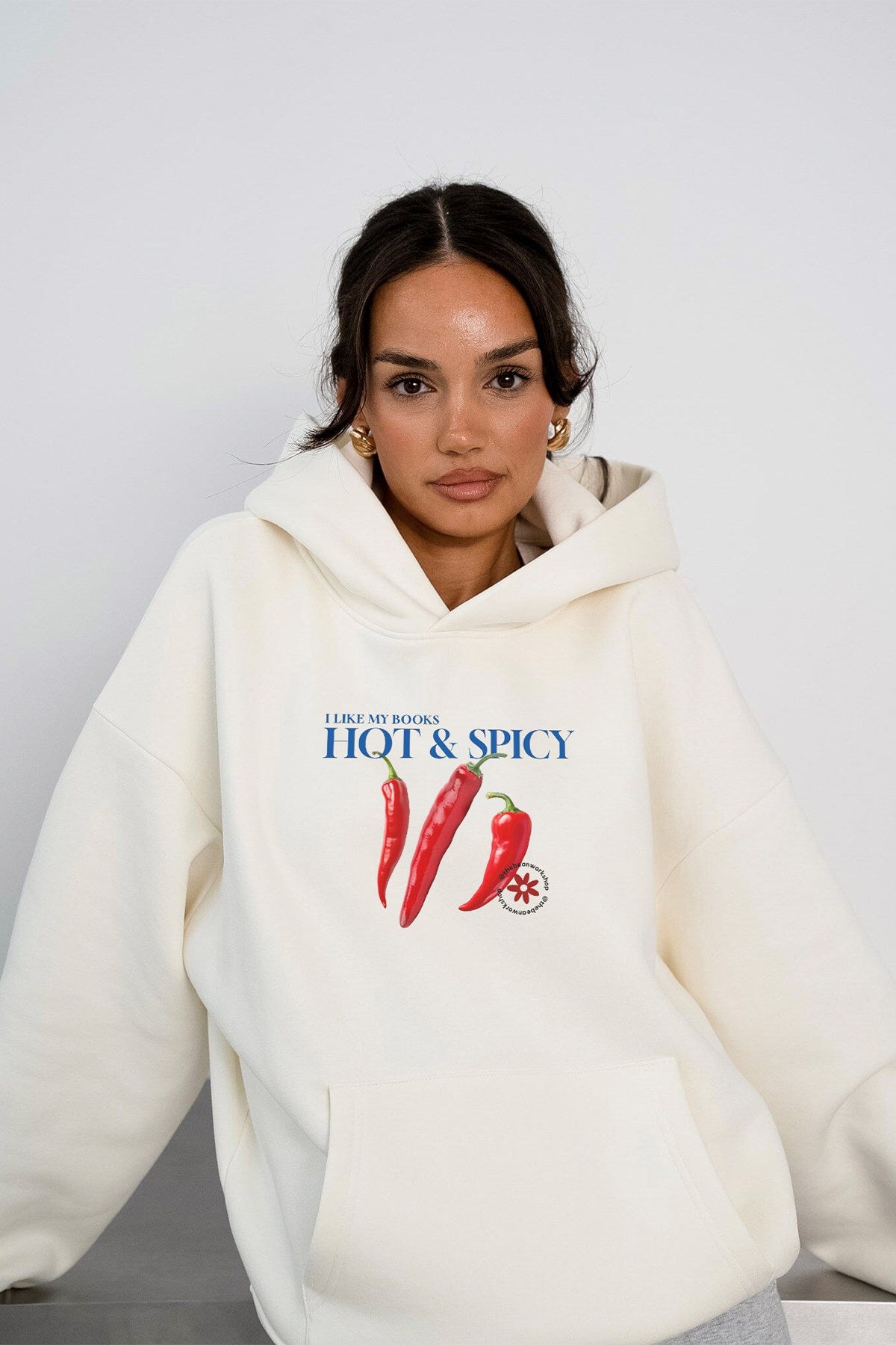 Kadın Oversize Sweatshirt Hoodie Hot & Spicy Baskılı Beyaz – Kapüşonlu, 3 İplik Şardonlu Polar