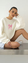 Kadın Oversize Sweatshirt Pembe Kurdele Baskılı Beyaz – Bisiklet Yaka, 3 İplik Şardonlu Polar