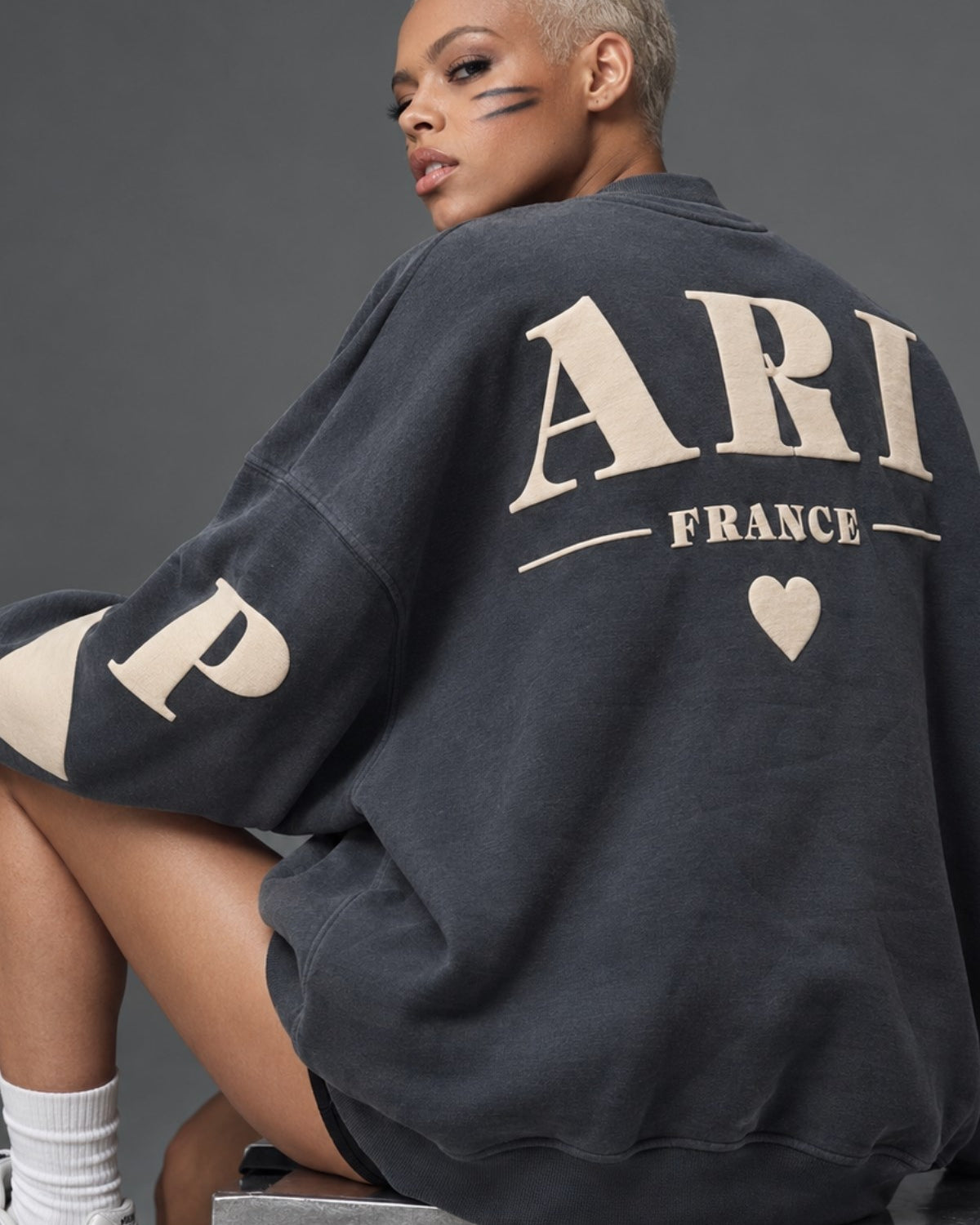Kadın Oversize Sweatshirt Paris 3D Baskılı Füme – Bisiklet Yaka, Kol ve Sırt Baskılı, 3 İplik 