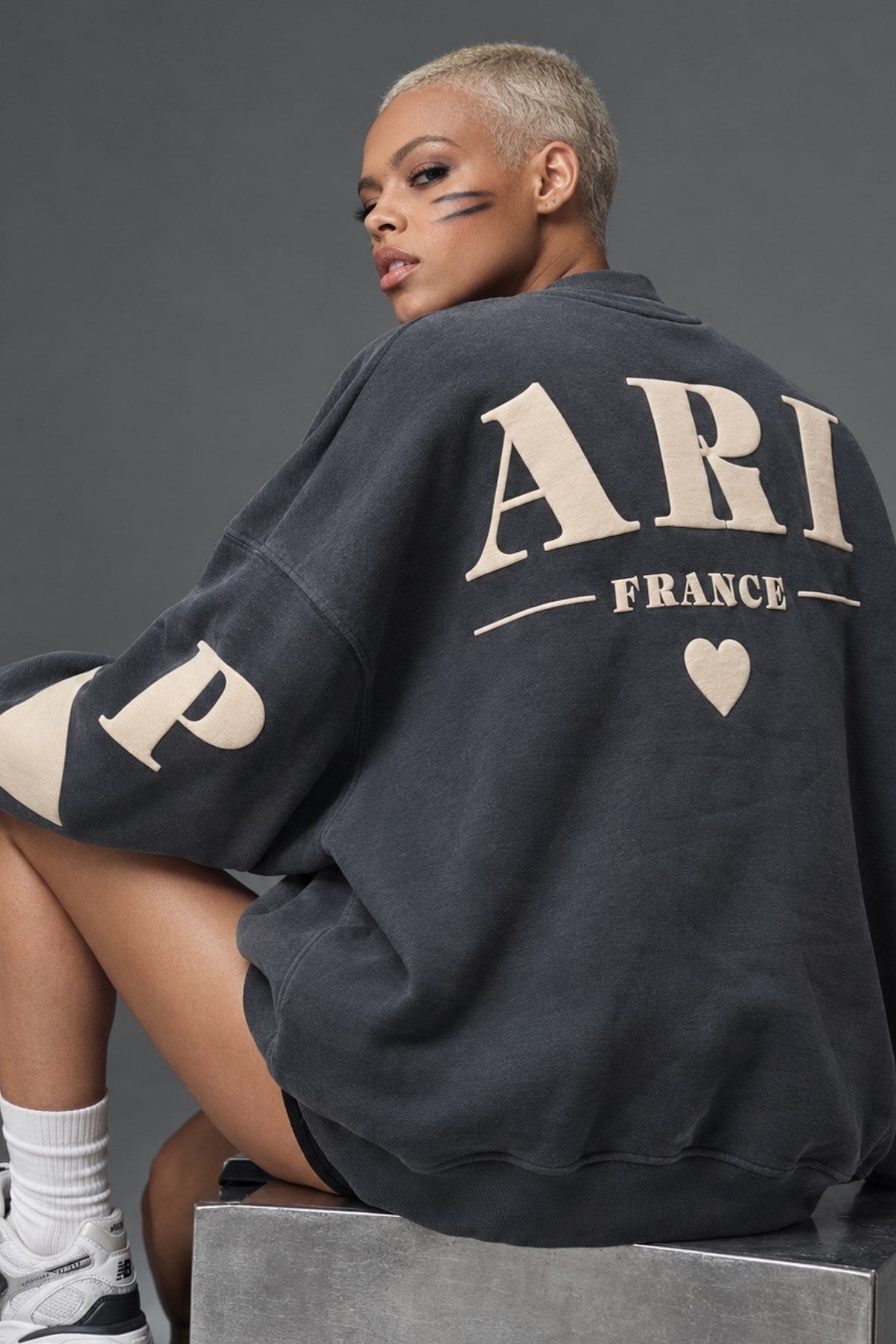 Kadın Oversize Sweatshirt Paris 3D Baskılı Füme – Bisiklet Yaka, Kol ve Sırt Baskılı, 3 İplik 