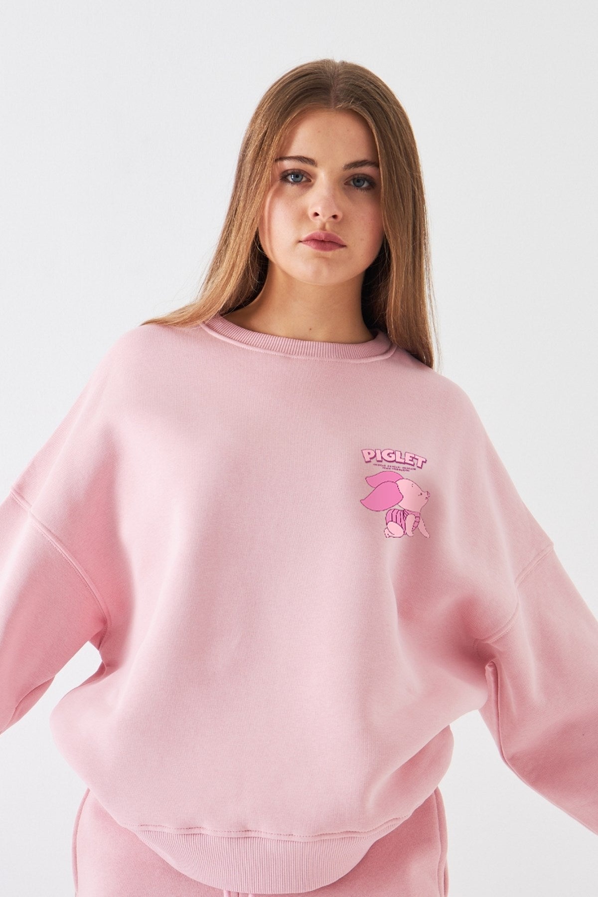 Kadın Oversize Sweatshirt Piglet Dreams Baskılı Pembe – Bisiklet Yaka, 3 İplik Şardonlu Polar