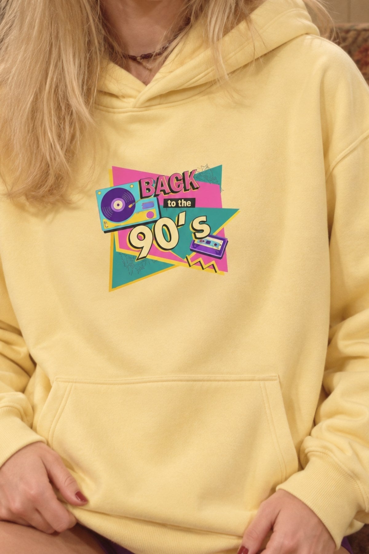 Kadın Oversize Hoodie Back To The 90’s Baskılı Sarı - Kapüşonlu, Kanguru Cepli, 3 İplik Polar