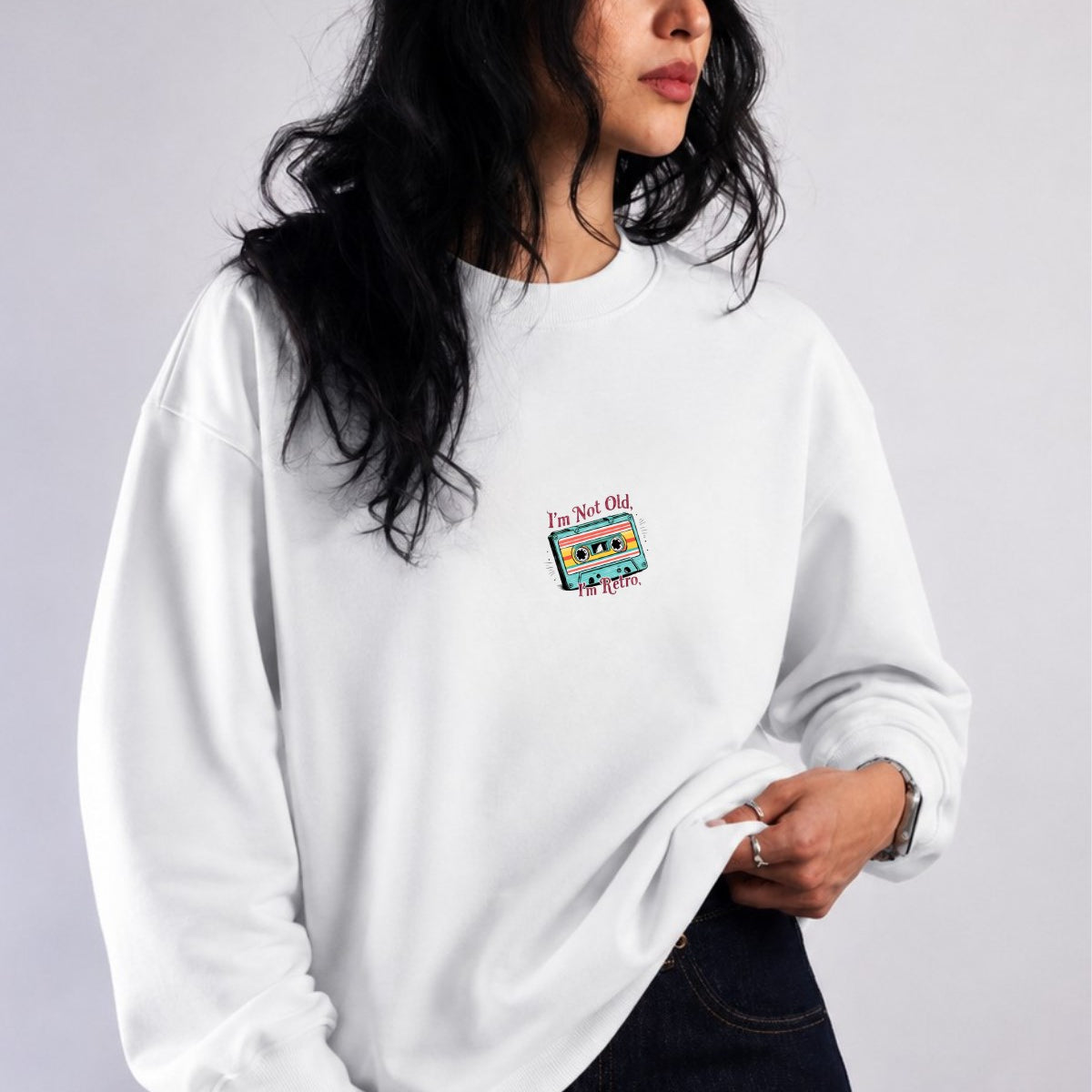 Kadın Oversize Sweatshirt Retro Kaset Baskılı Beyaz – Bisiklet Yaka, 3 İplik Şardonlu Polar