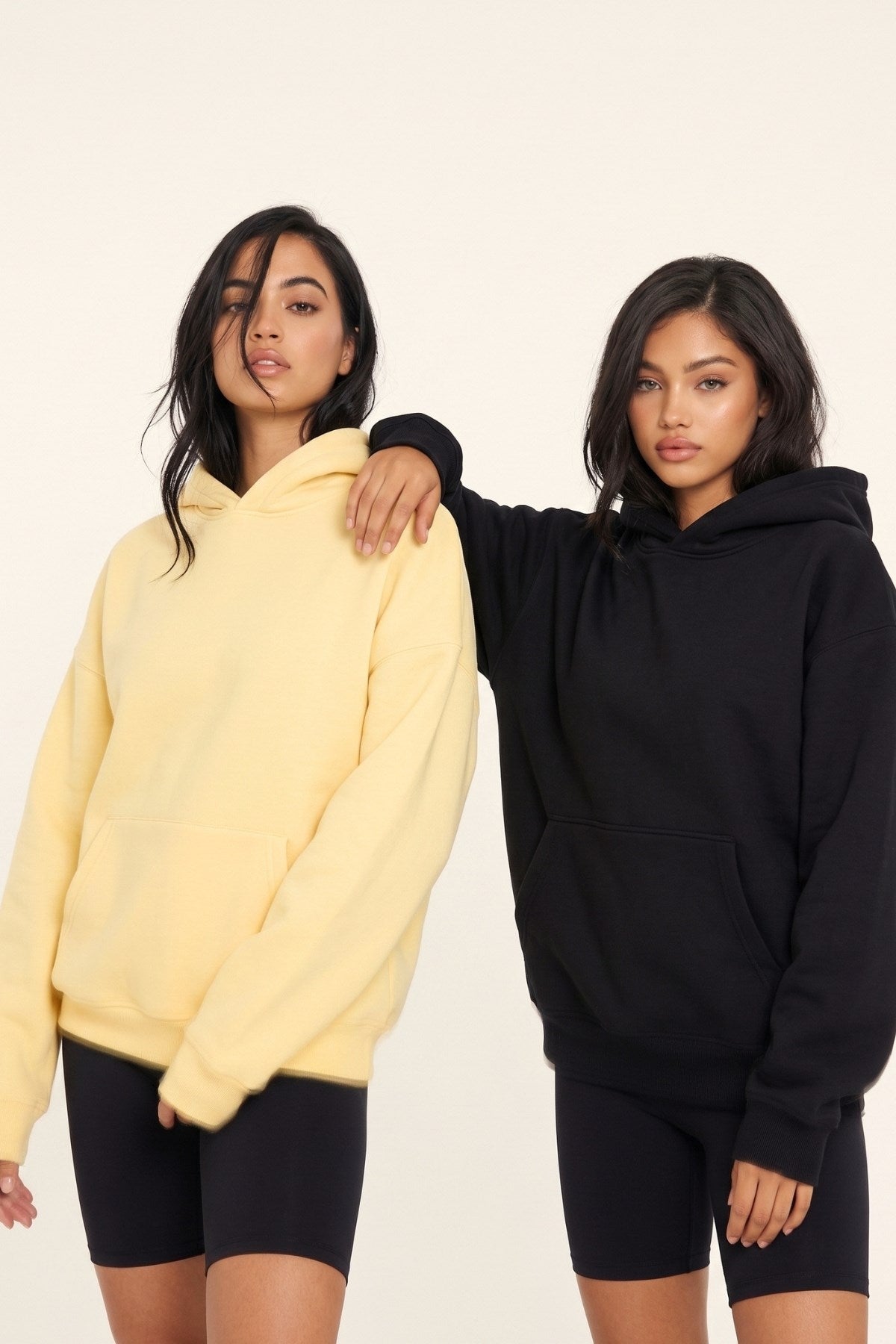 Unisex 2’li Oversize Basic Hoodie Siyah & Sarı – Kapüşonlu, Cepli, 3 İplik Şardonlu Polar