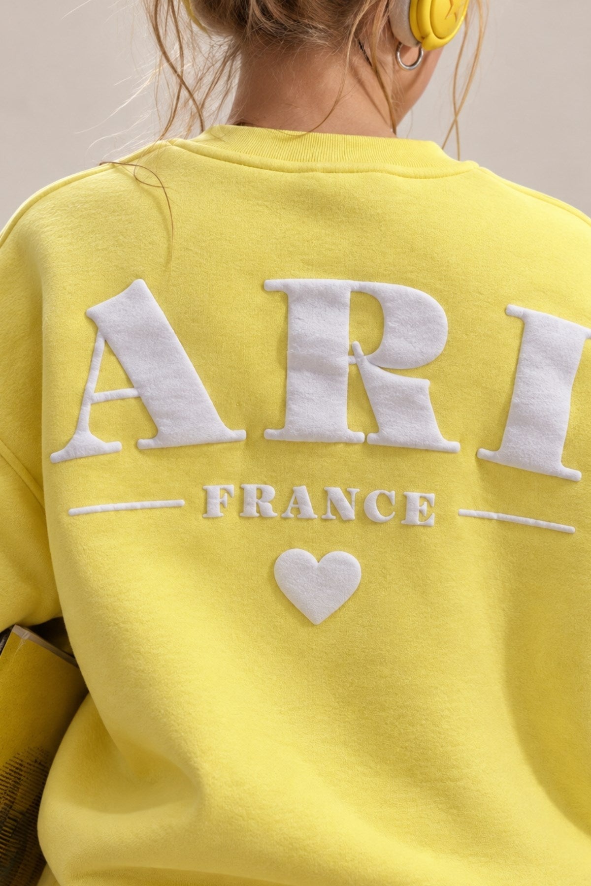 Kadın Oversize Sweatshirt Paris 3D Baskılı Sarı – Bisiklet Yaka, Kol ve Sırt Baskılı, 3 İplik