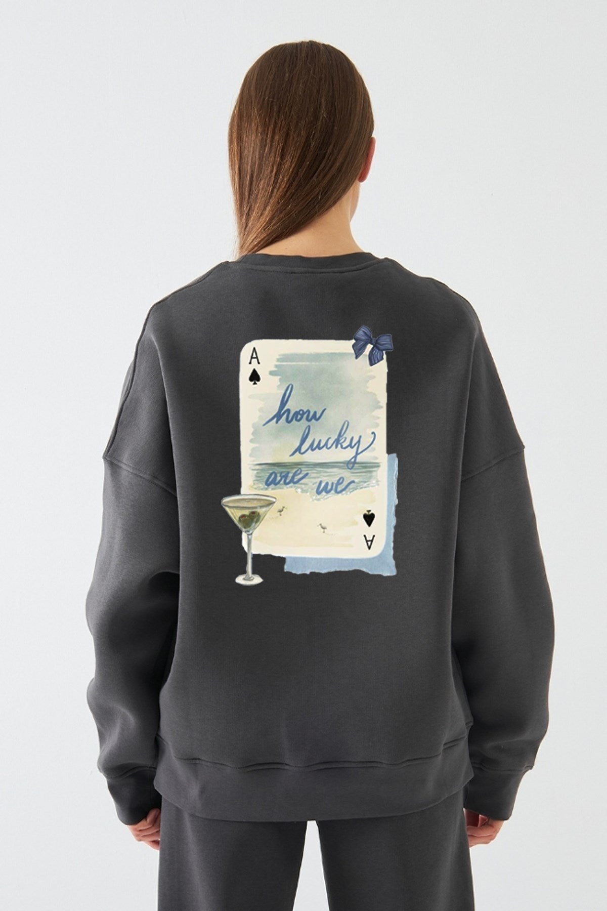 Kadın Oversize Sweatshirt How Lucky Are We Baskılı Füme– Bisiklet Yaka, 3 İplik Şardonlu Polar