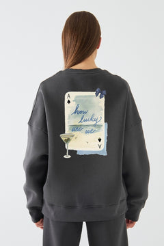 Kadın Oversize Sweatshirt How Lucky Are We Baskılı Füme– Bisiklet Yaka, 3 İplik Şardonlu Polar
