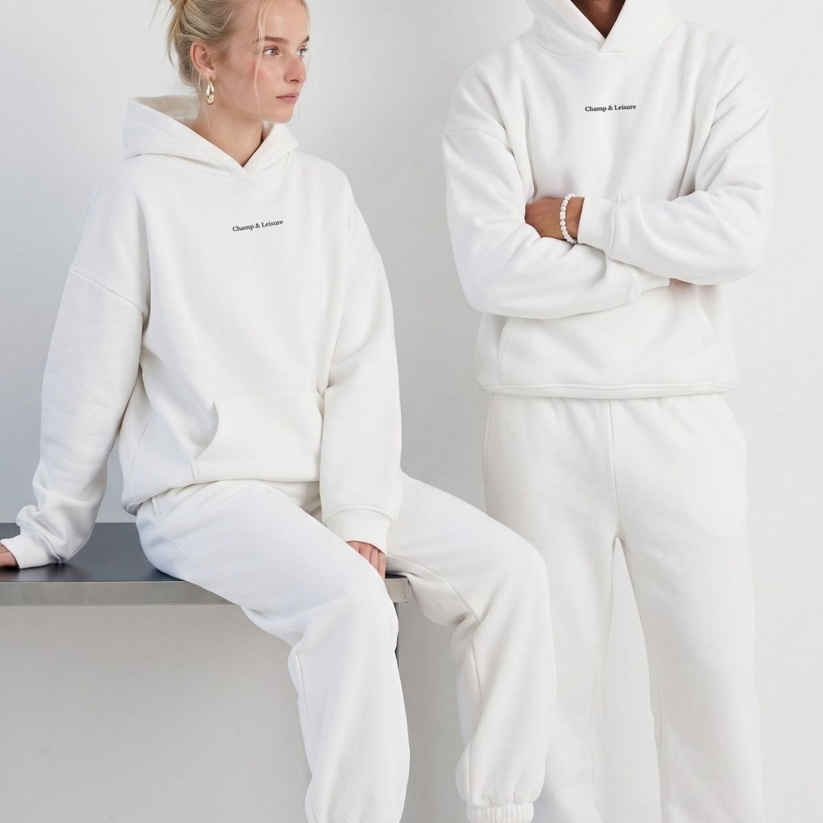 Unisex Oversize Eşofman Takımı Champ & Leisure Baskılı Beyaz – 3 İplik, Kapüşonlu Üst, Lastikli Alt