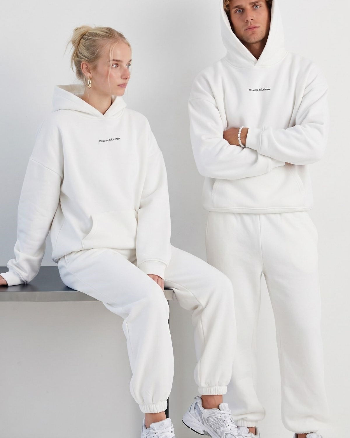 Unisex Oversize Eşofman Takımı Champ & Leisure Baskılı Beyaz – 3 İplik, Kapüşonlu Üst, Lastikli Alt