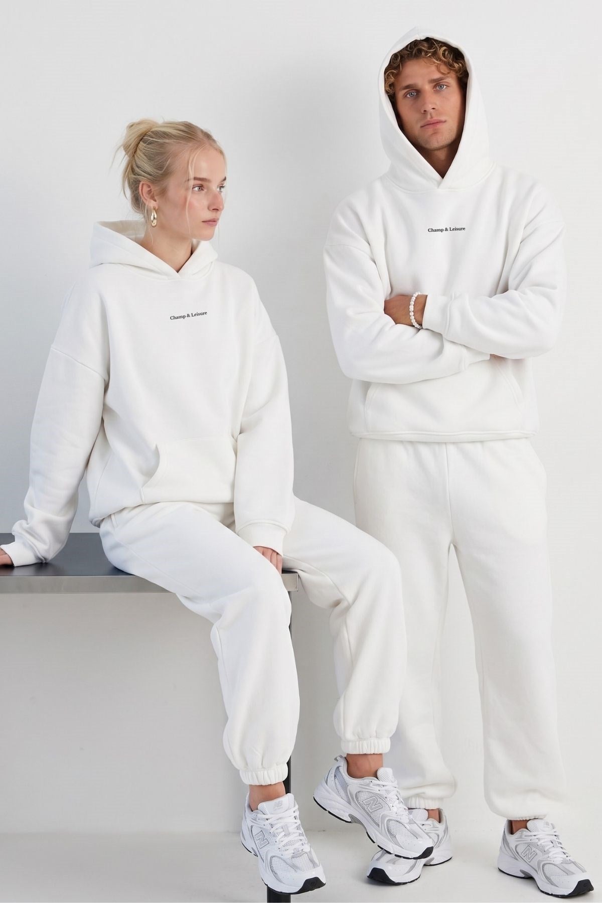 Unisex Oversize Eşofman Takımı Champ & Leisure Baskılı Beyaz – 3 İplik, Kapüşonlu Üst, Lastikli Alt