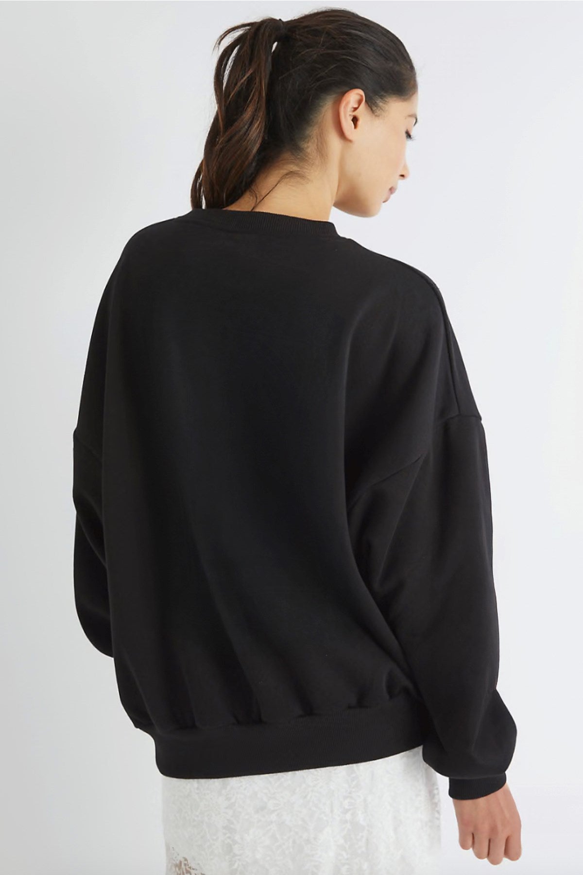 Kadın Oversize Sweatshirt Pembe Kurdele Baskılı Siyah – Bisiklet Yaka, 3 İplik Şardonlu Polar