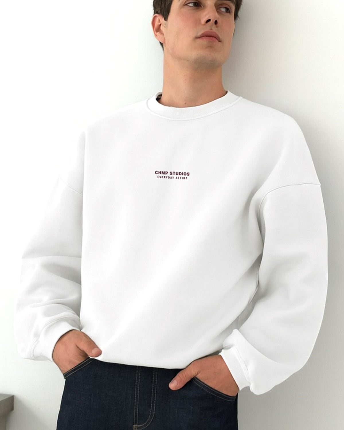 Erkek Oversize Sweatshirt CHMP STUDIOS Beyaz – Bisiklet Yaka, 3 İplik Şardounlu Polar