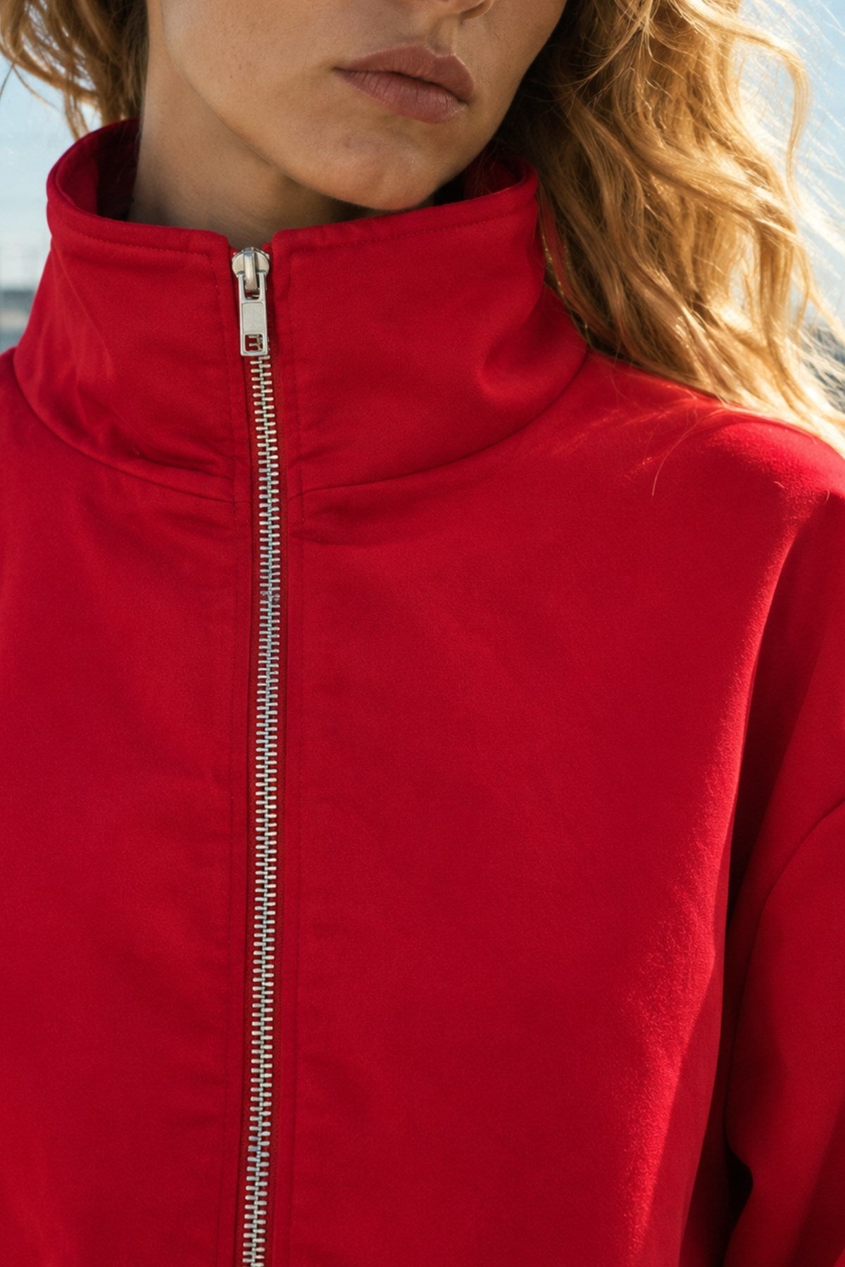 Kadın Vanta Oversize Bomber Ceket Kırmızı – Dik Yaka, Tam Fermuarlı, Gizli Cepli, Elastik Belli