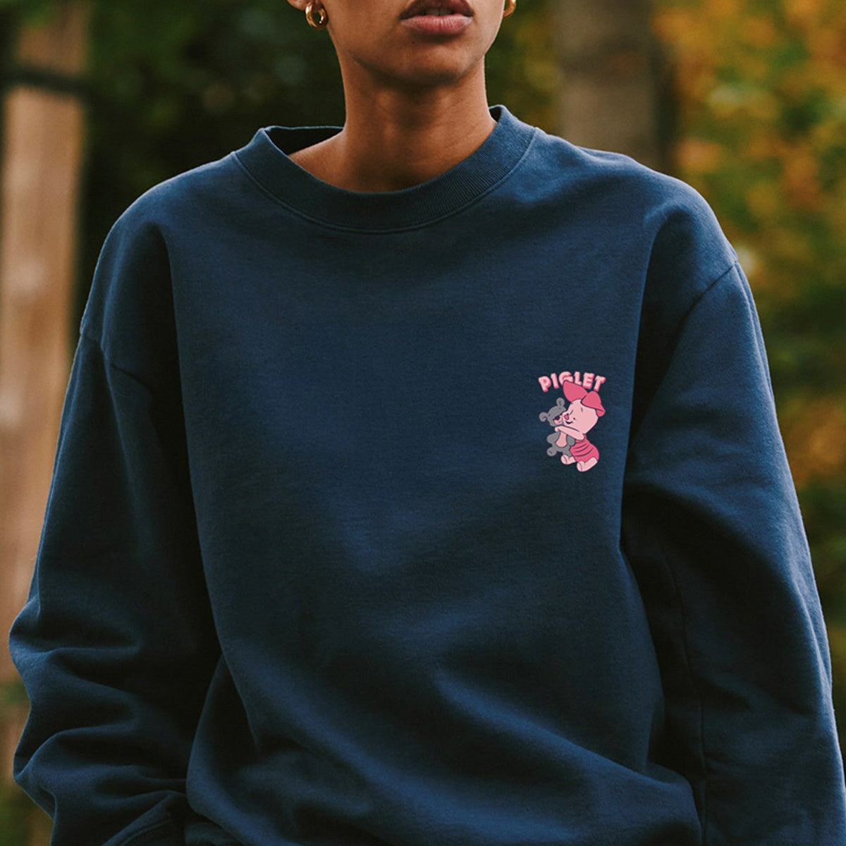 Kadın Oversize Sweatshirt Piglet Hugs Baskılı Lacivert – Bisiklet Yaka, 3 İplik Şardonlu Polar