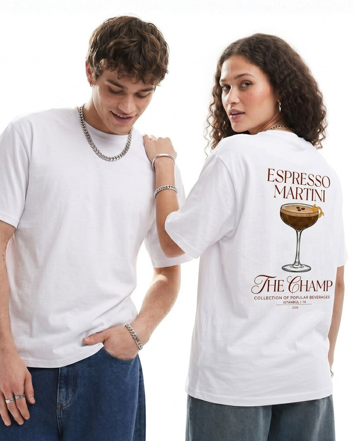 Unisex Oversize Tişört Espresso Martini Baskılı Beyaz – Bisiklet Yaka, Rahat Kalıp, %100 Pamuk