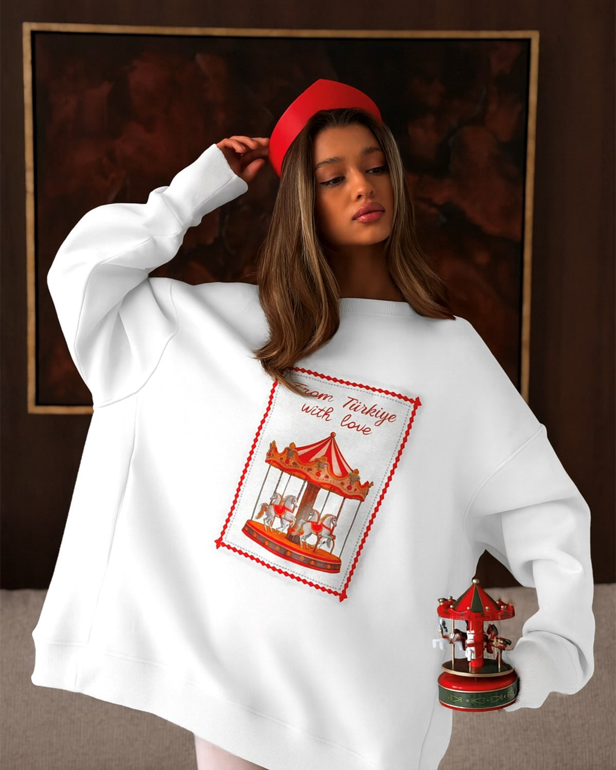 Kadın Oversize Sweatshirt Elbise Carousel Love Baskılı Beyaz – Bisiklet Yaka, 3 İplik Şardonlu Polar