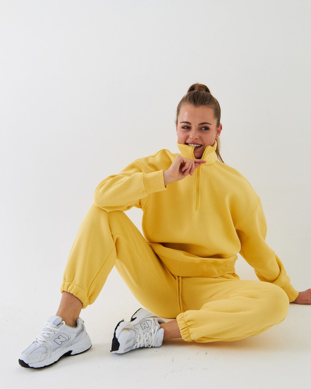 Unisex Oversize Eşofman Takımı Basic Sarı – Fermuarlı Dik Yaka, Lastikli Paça, 3 İplik Polar
