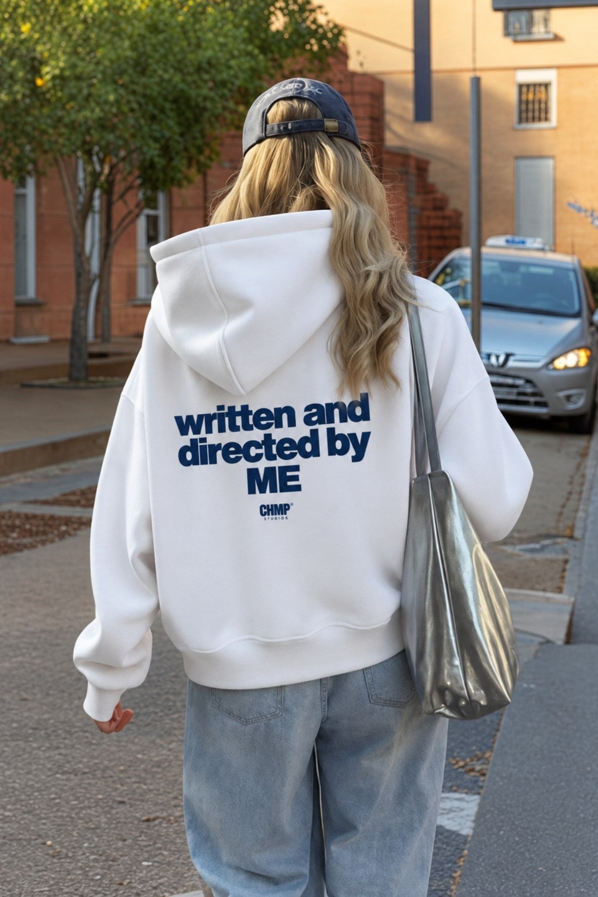 Kadın Oversize Hoodie Written & Directed Baskılı Beyaz – Kapüşonlu, Sırt Baskılı, 3 İplik