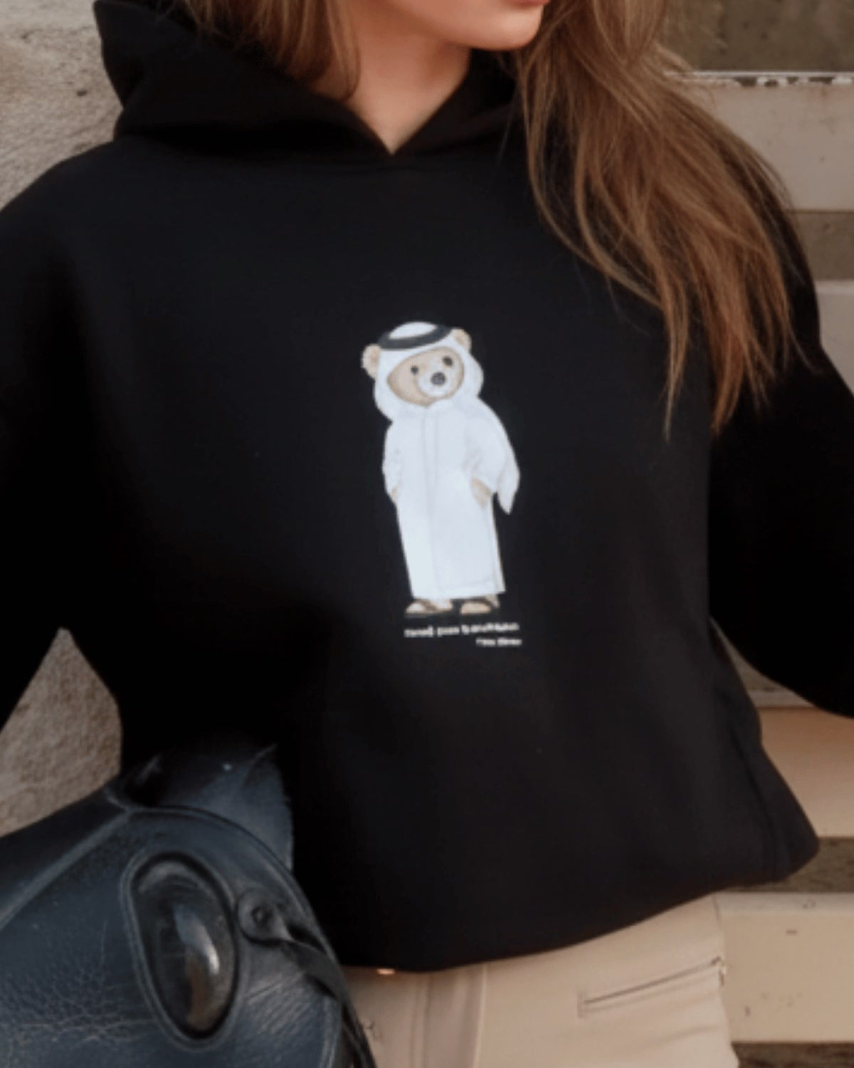 Kadın Oversize Sweatshirt Hoodie Qatari Bear White Siyah – Kapüşonlu, 3 İplik Polar, Kanguru Cepli