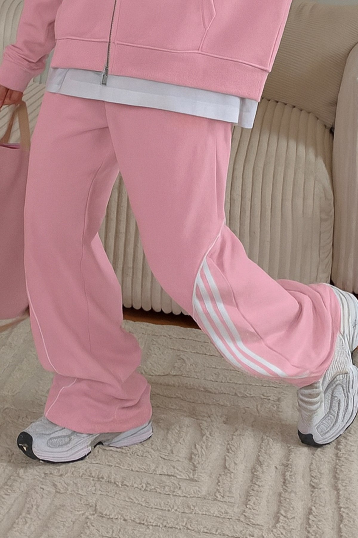 Kadın Oversize Eşofman Takımı Pembe – Kapüşonlu Fermuarlı, Şerit Detaylı, Bağcıklı Bel, Bol paça