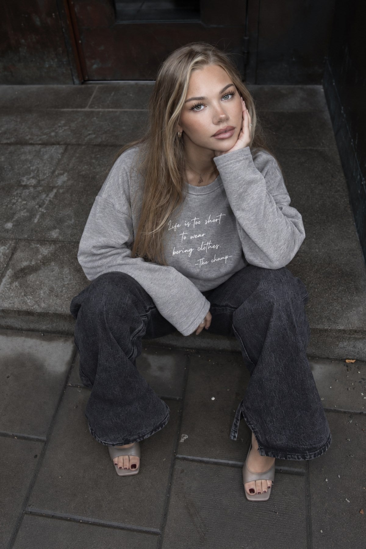 Kadın Relaxed Fit Sweatshirt Life Is Too Short Baskılı Gri Melanj – Bisiklet Yaka, 3 İplik Şardonsuz