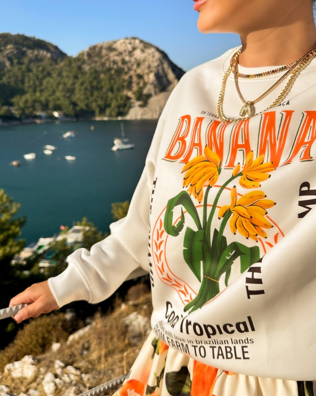 Kadın Oversize Sweatshirt Banana Tropical Baskılı Beyaz – Bisiklet Yaka, 3 İplik Şardonlu Polar